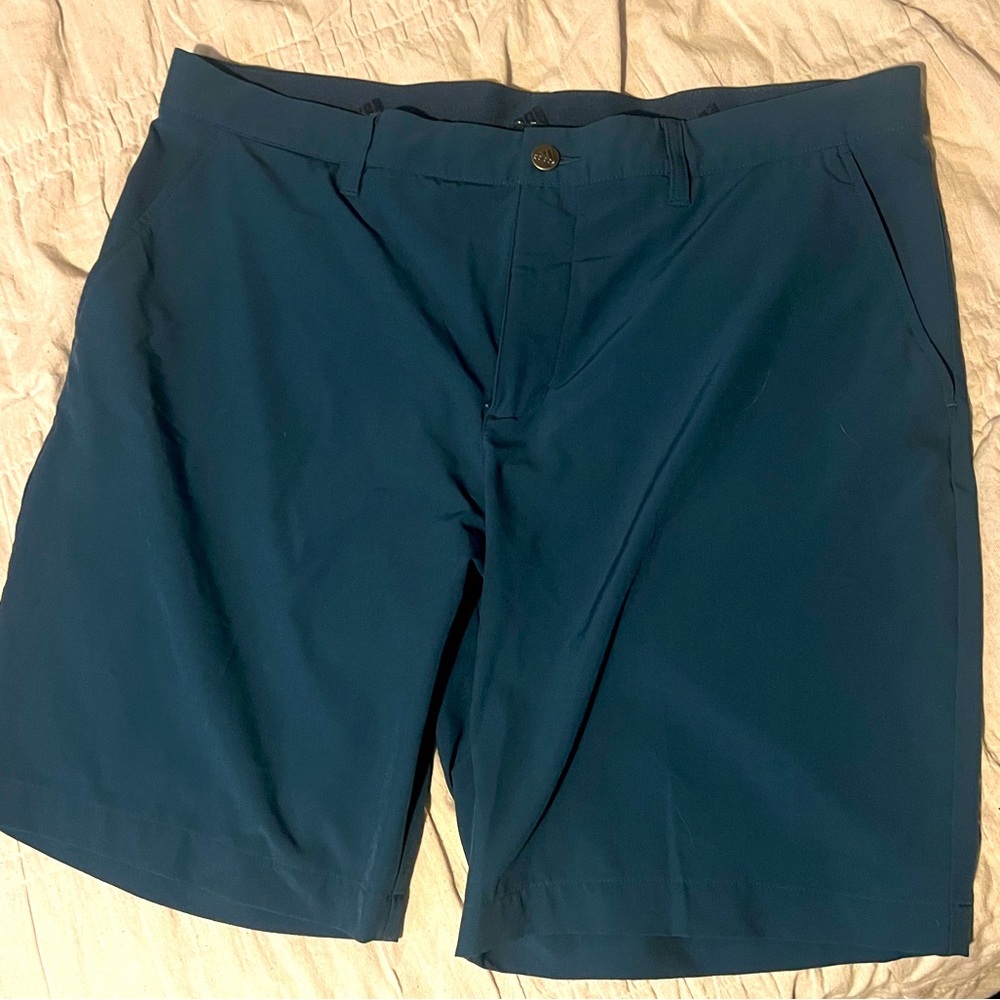 Dark Green Adidas Performance golf shorts. In great condition. Size 36